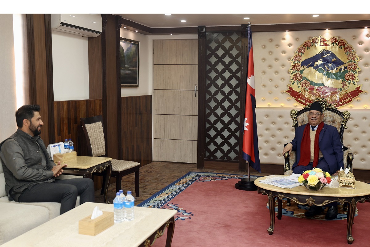 रवि लामिछानेले भेटे प्रधानमन्त्री प्रचण्डलाई